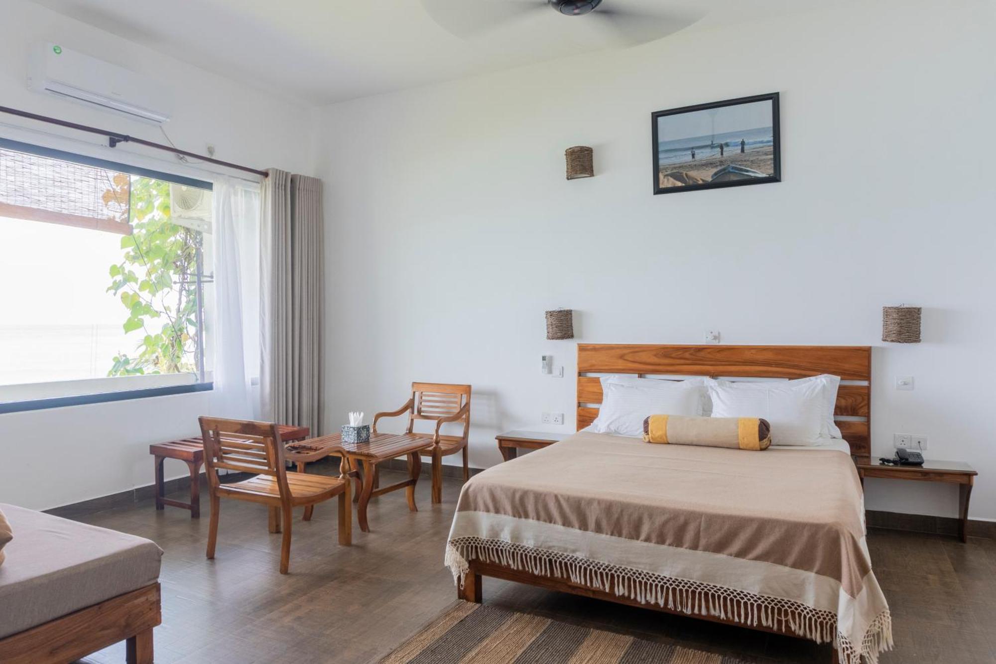 Bay Vista Hotel 2*